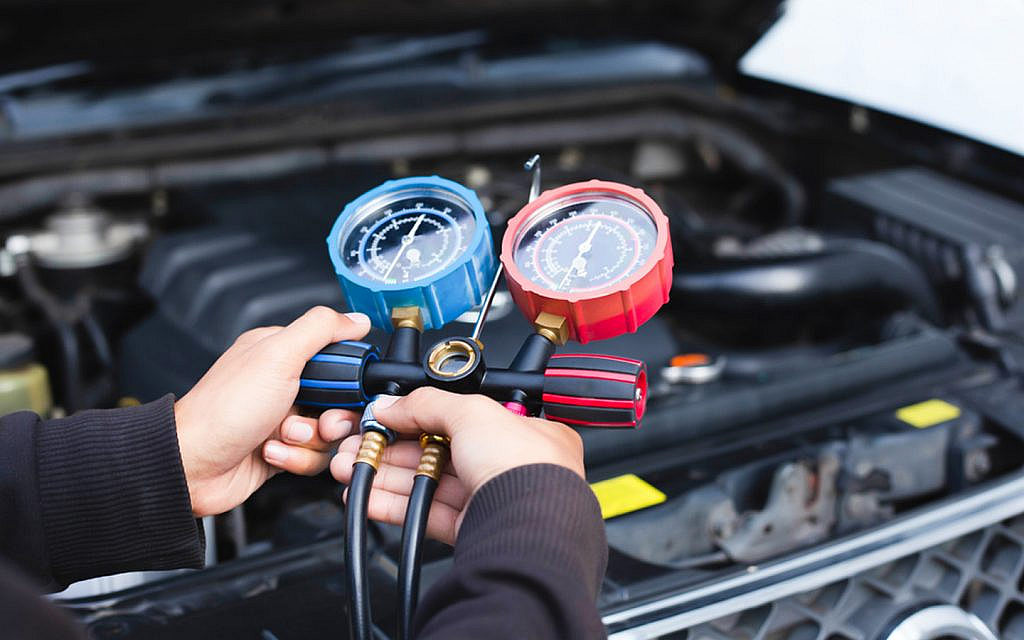 Air conditioner in car repair