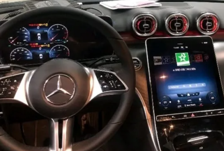 Double Display On Mercedes Dashboard