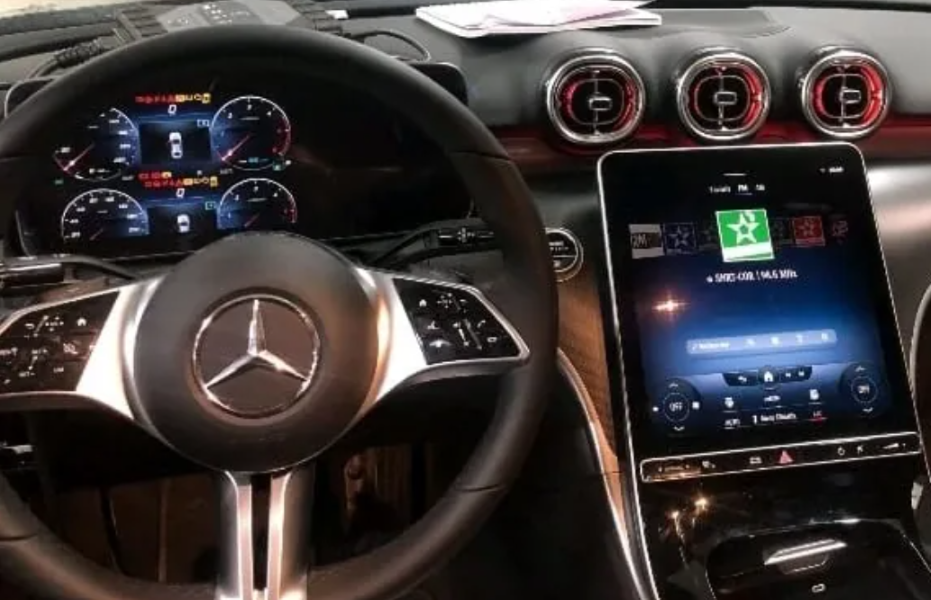 Double Display On Mercedes Dashboard