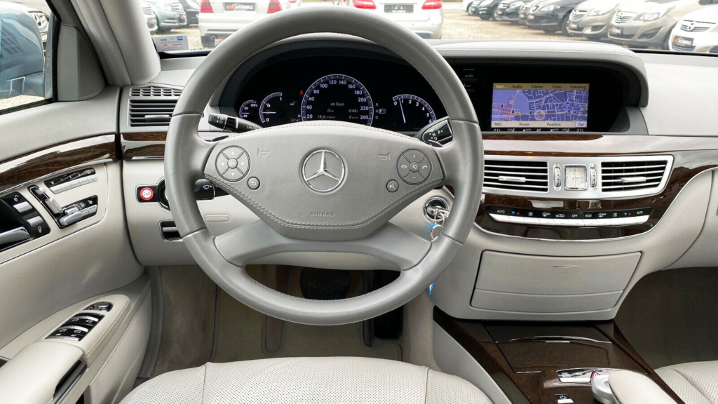 W221 S Class Mercedes interior