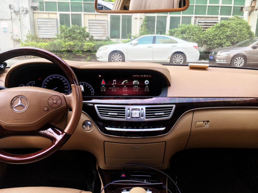 W221 S Class Mercedes interior