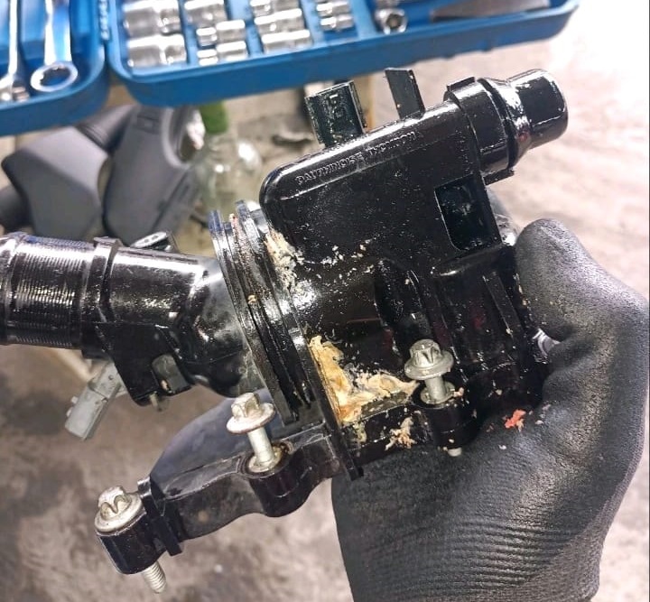 Leaking Thermostat Housing