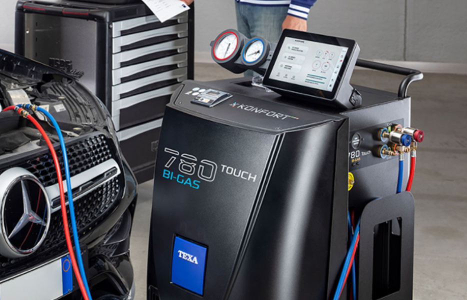 Mercedes-Benz connected to AC service machine during climate control troubleshooting